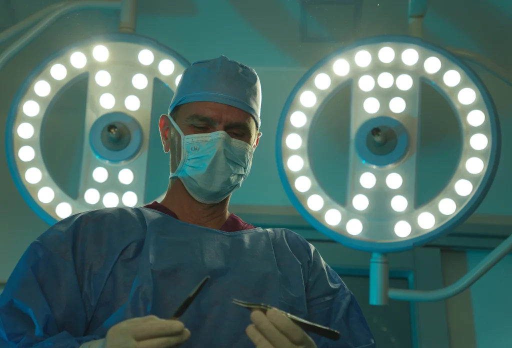 Explantación con Capsulectomía: Cuándo Es Necesaria y Por Qué resultados naturales